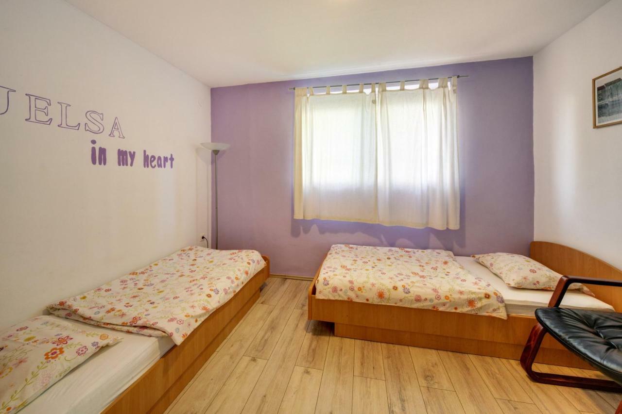 Figa Apartman Benko Milatic Jelsa  Exteriör bild
