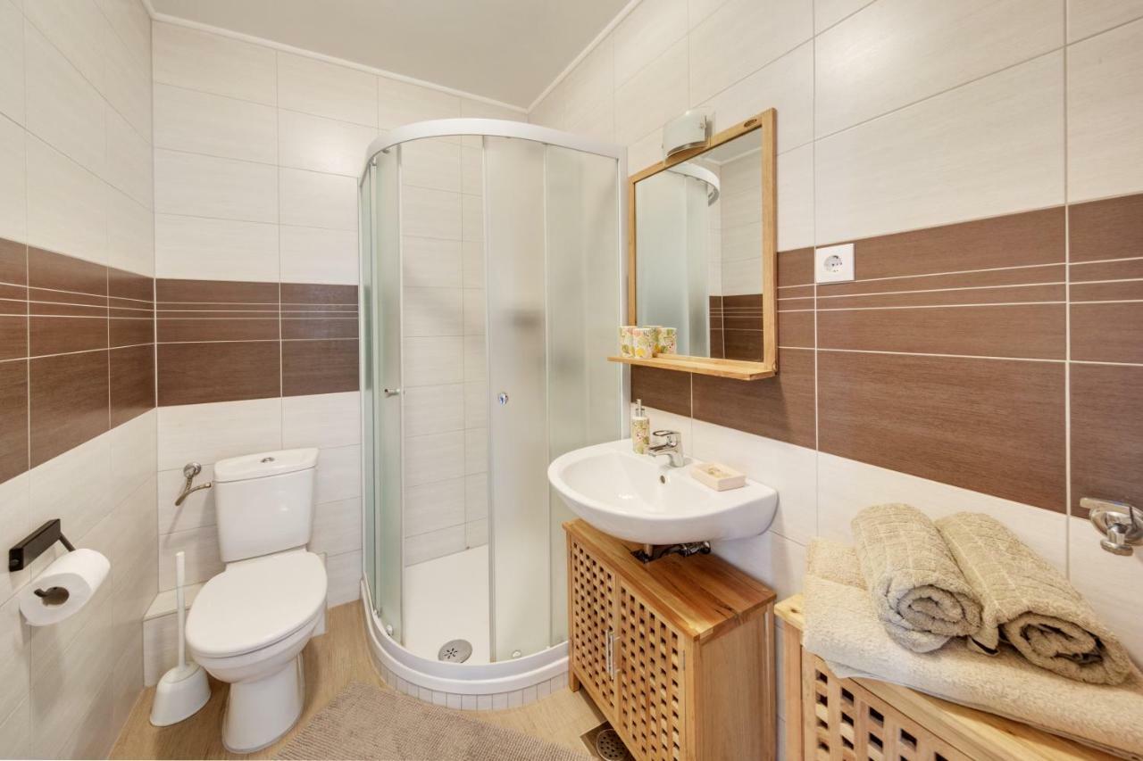 Figa Apartman Benko Milatic Jelsa  Exteriör bild