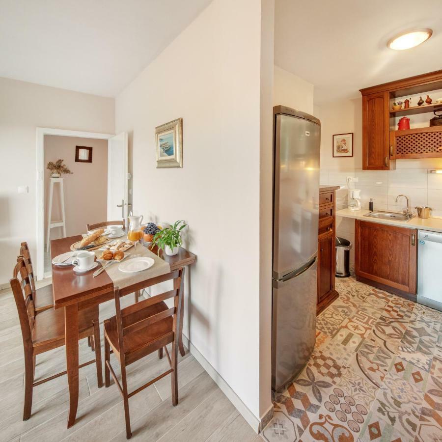 Figa Apartman Benko Milatic Jelsa  Exteriör bild