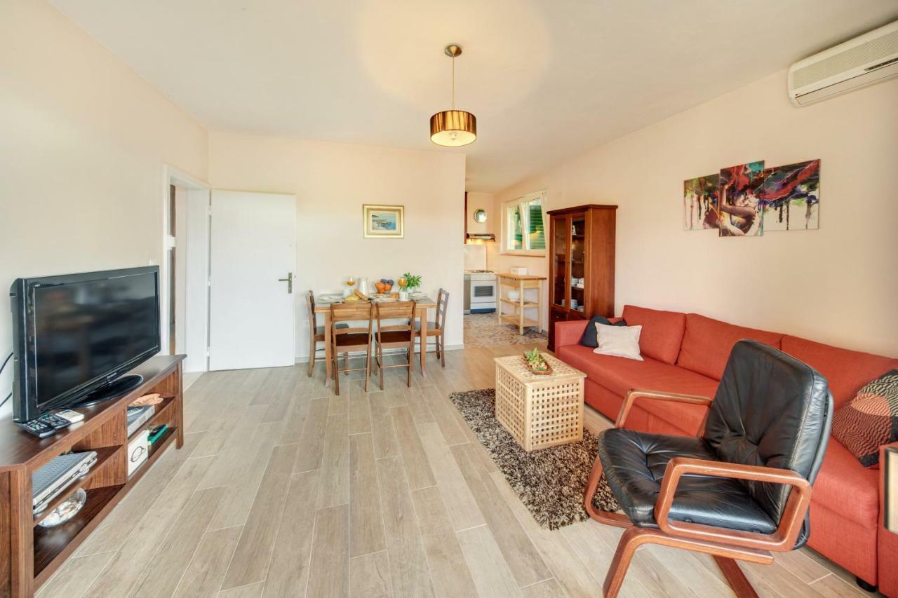 Figa Apartman Benko Milatic Jelsa  Exteriör bild